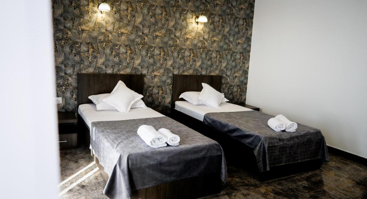 Motel Infinit Târgu Jiu Eksteriør bilde
