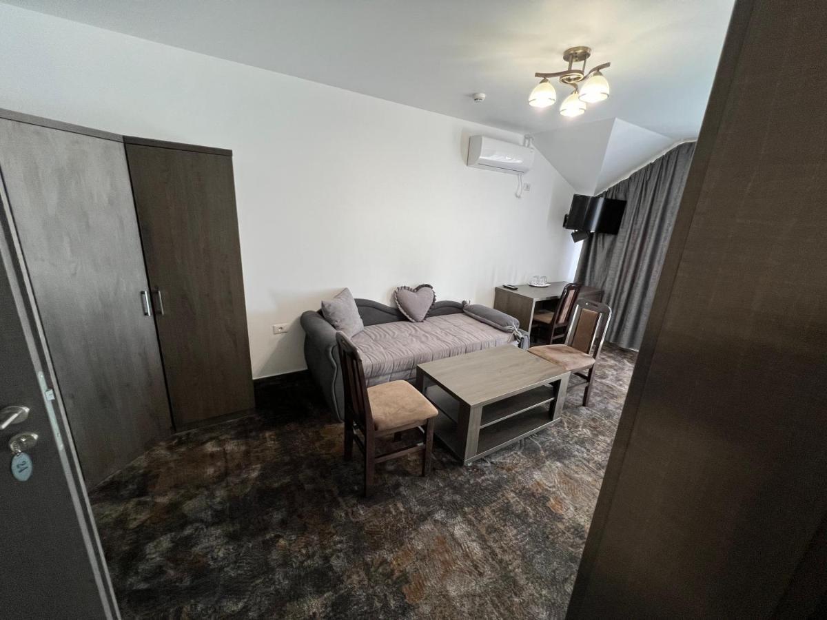 Motel Infinit Târgu Jiu Eksteriør bilde