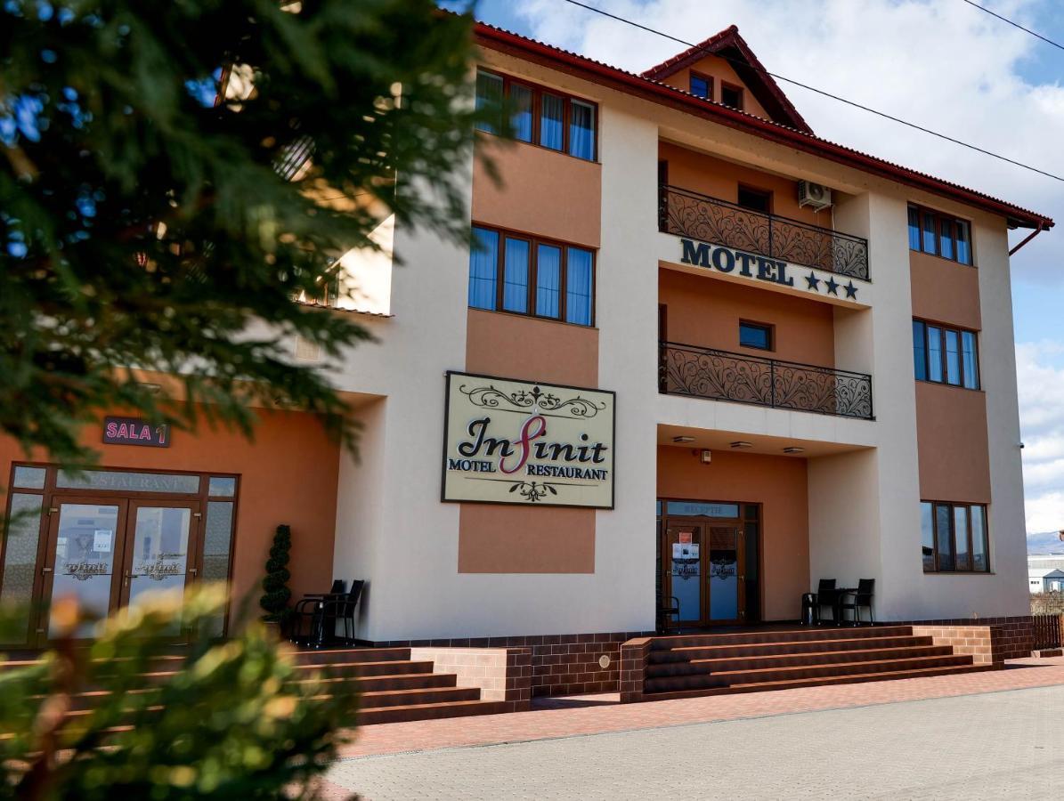 Motel Infinit Târgu Jiu Eksteriør bilde