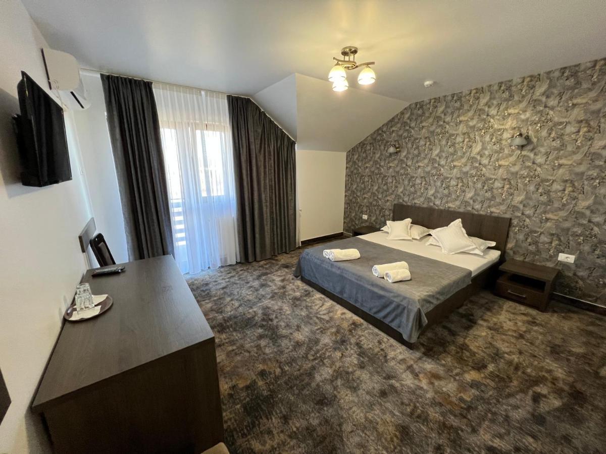 Motel Infinit Târgu Jiu Eksteriør bilde