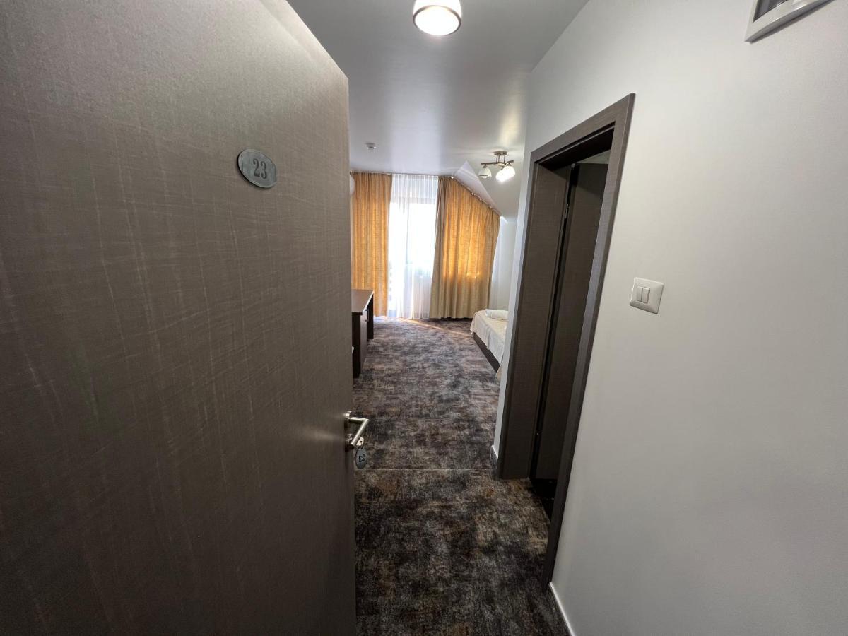 Motel Infinit Târgu Jiu Eksteriør bilde