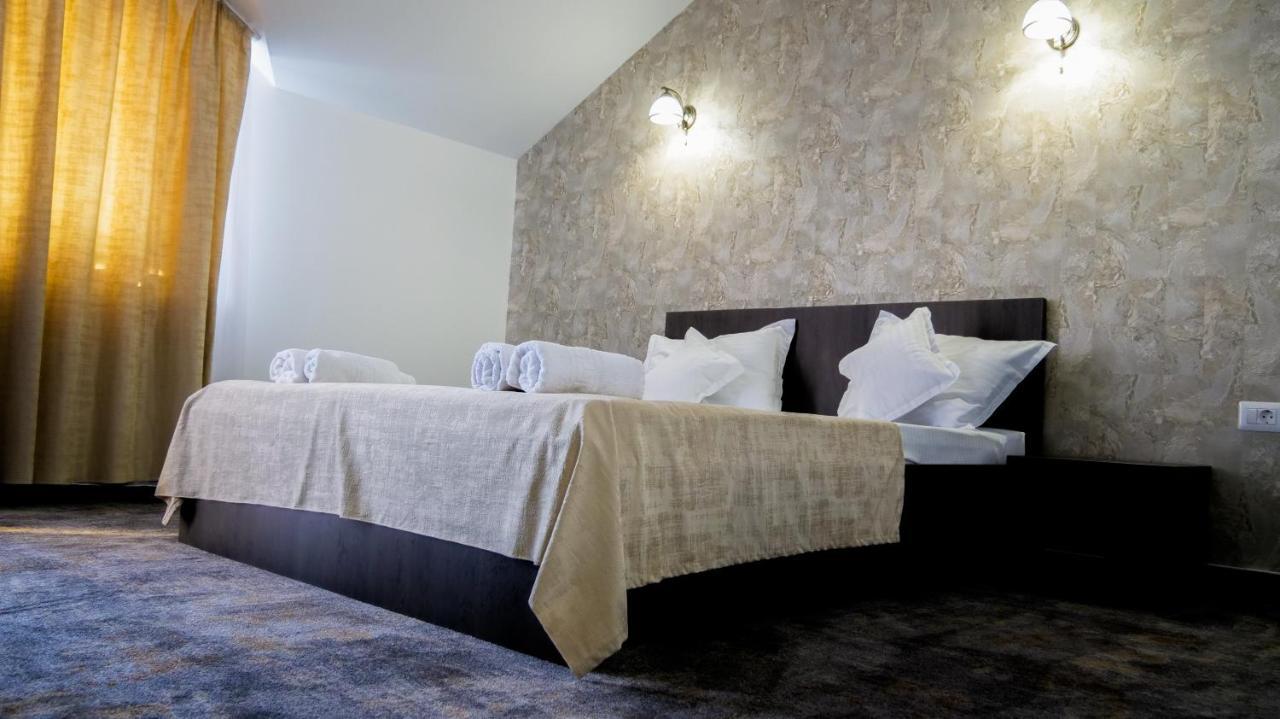Motel Infinit Târgu Jiu Eksteriør bilde