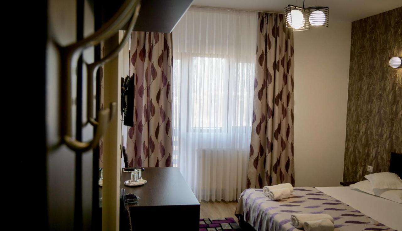 Motel Infinit Târgu Jiu Eksteriør bilde