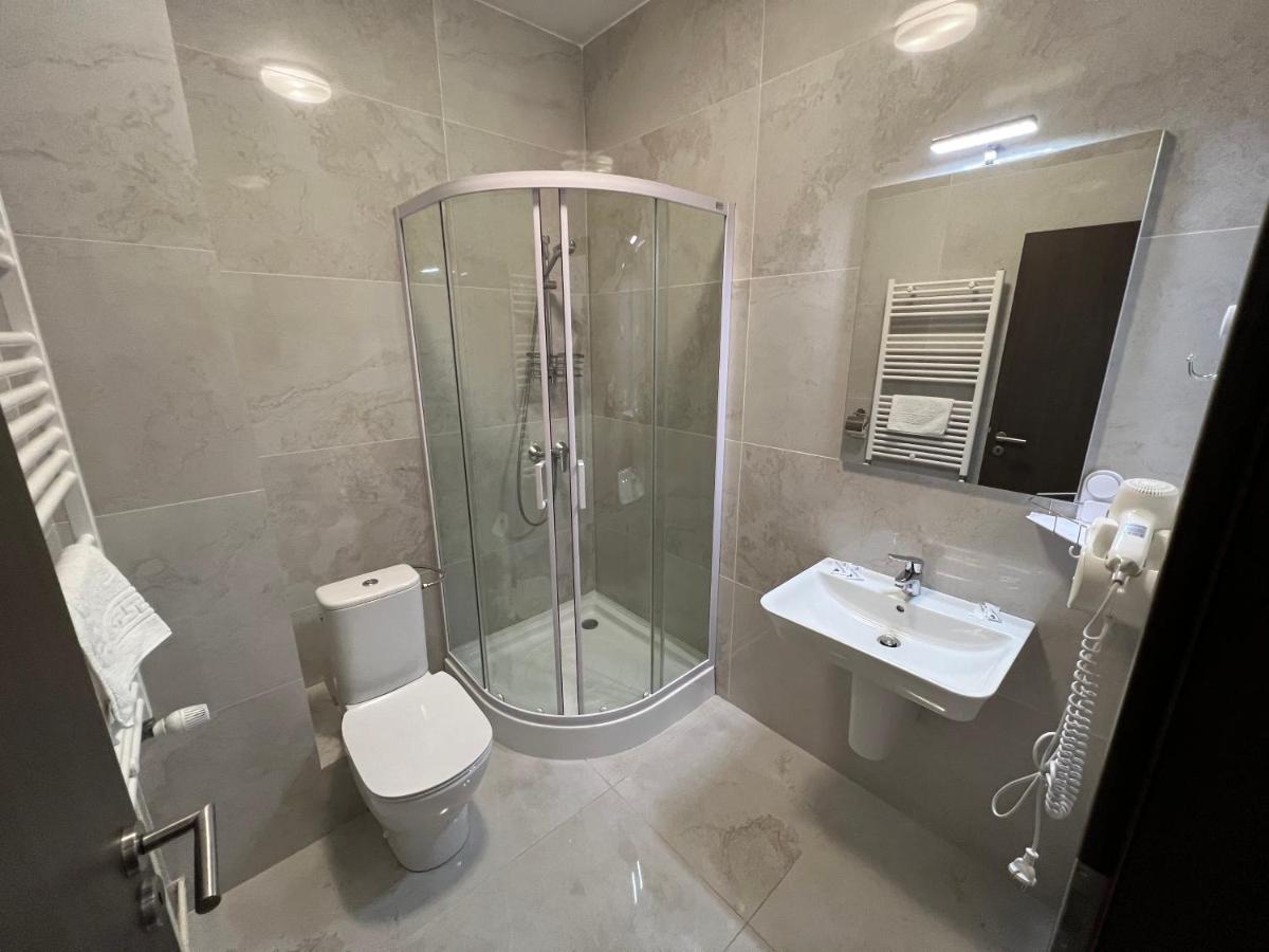 Motel Infinit Târgu Jiu Eksteriør bilde