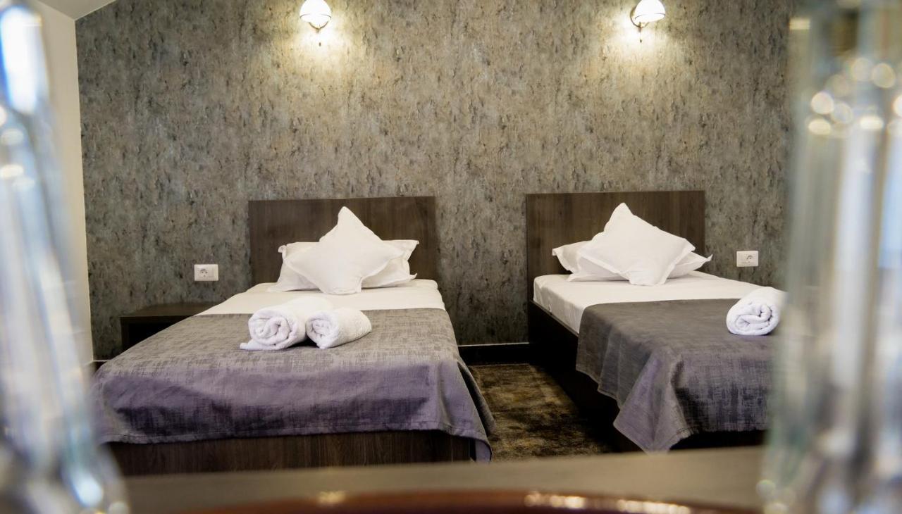 Motel Infinit Târgu Jiu Eksteriør bilde