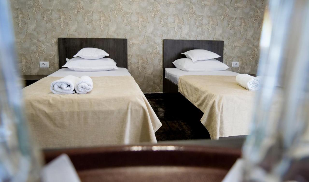 Motel Infinit Târgu Jiu Eksteriør bilde
