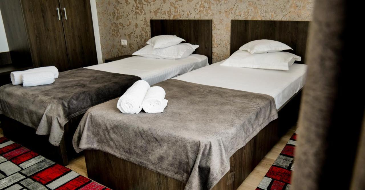 Motel Infinit Târgu Jiu Eksteriør bilde