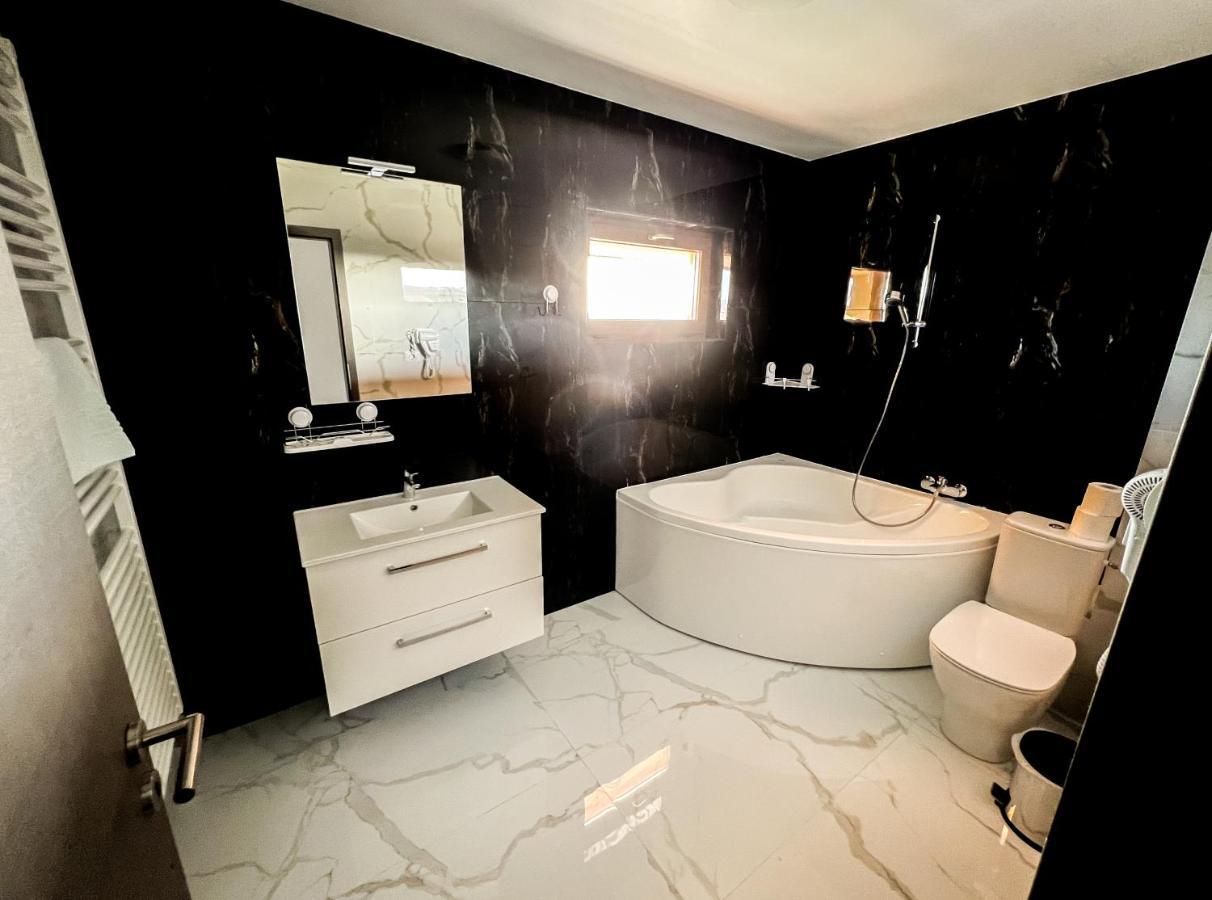 Motel Infinit Târgu Jiu Eksteriør bilde